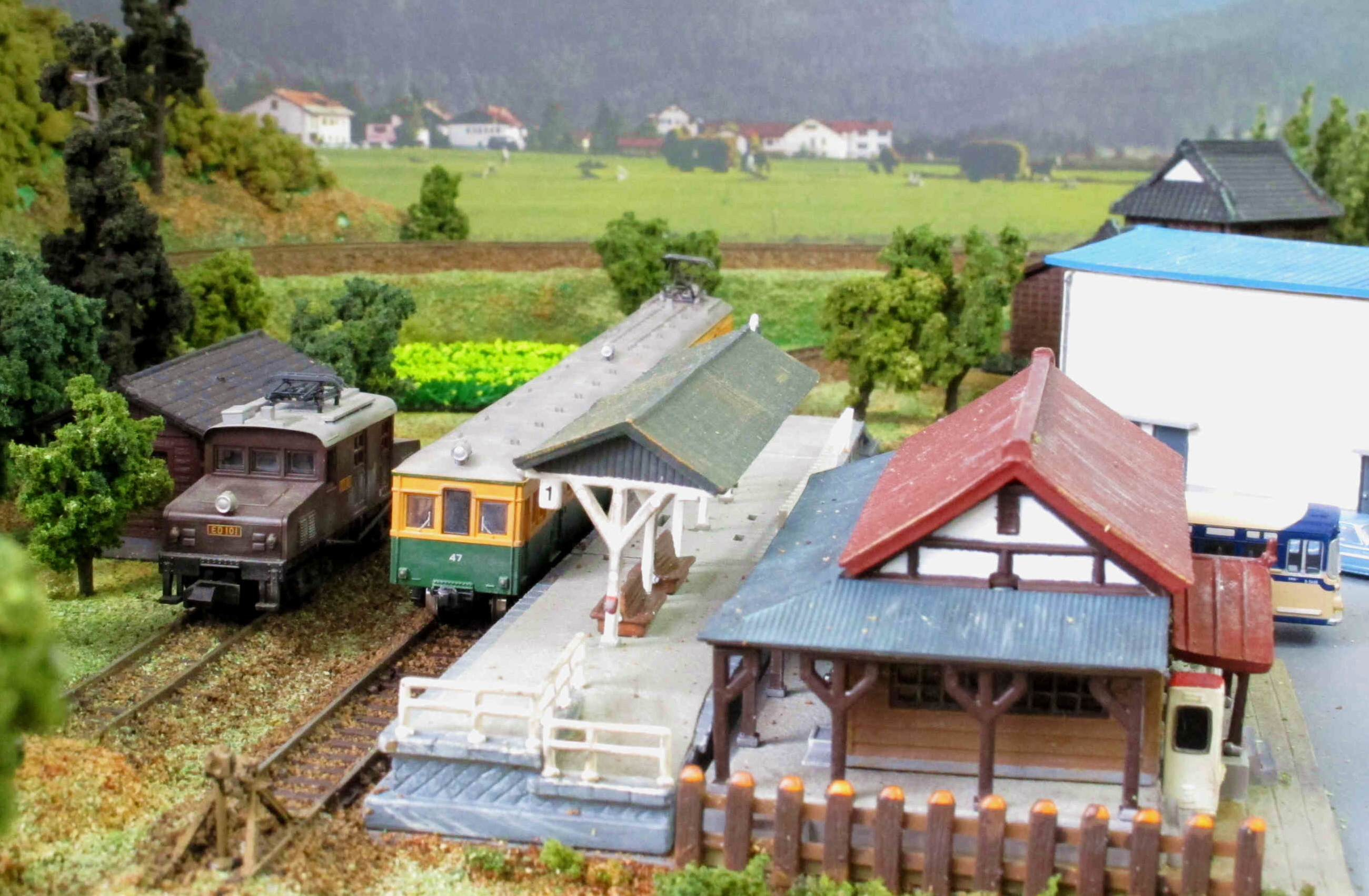 Nゲージジオラマ背景田舎の駅舎鉄道模型電車飾り台ハンドメイド 即決!Nゲージジオラマ背景田舎の駅舎鉄道模型電車飾り台