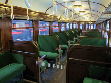 ○6_流電車内.jpg