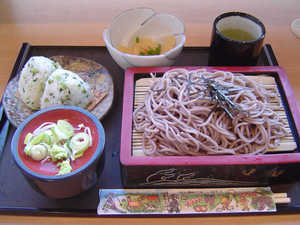蕎麦と野沢菜のおにぎり.jpg